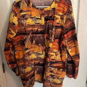 Cherokee safari print scrub jacket. Snap close 2pocket elastic cuff szS